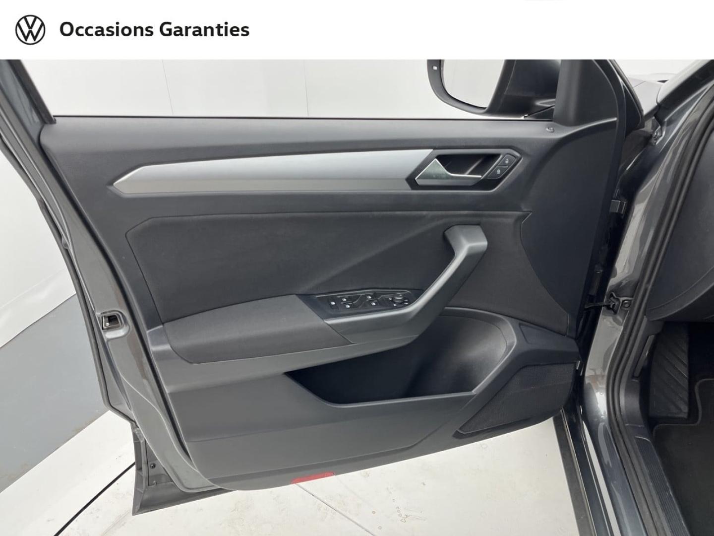 Voitures occasions VOLKSWAGEN T-ROC Life Plus Orvault