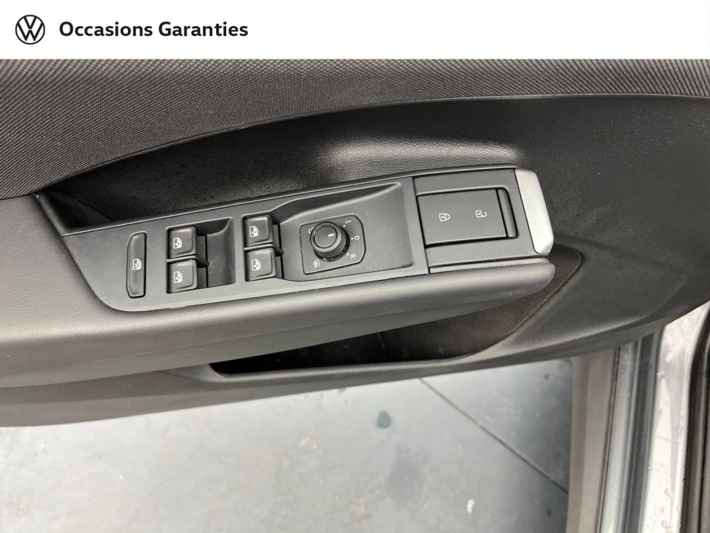 Voitures occasions VOLKSWAGEN T-ROC Base Orvault
