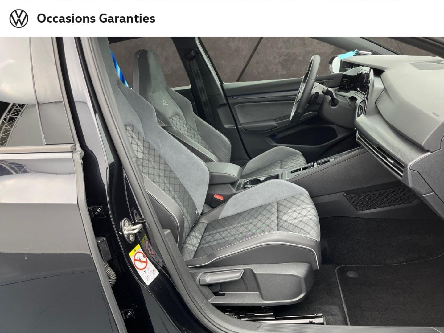 Voitures occasions VOLKSWAGEN GOLF R-Line Orvault