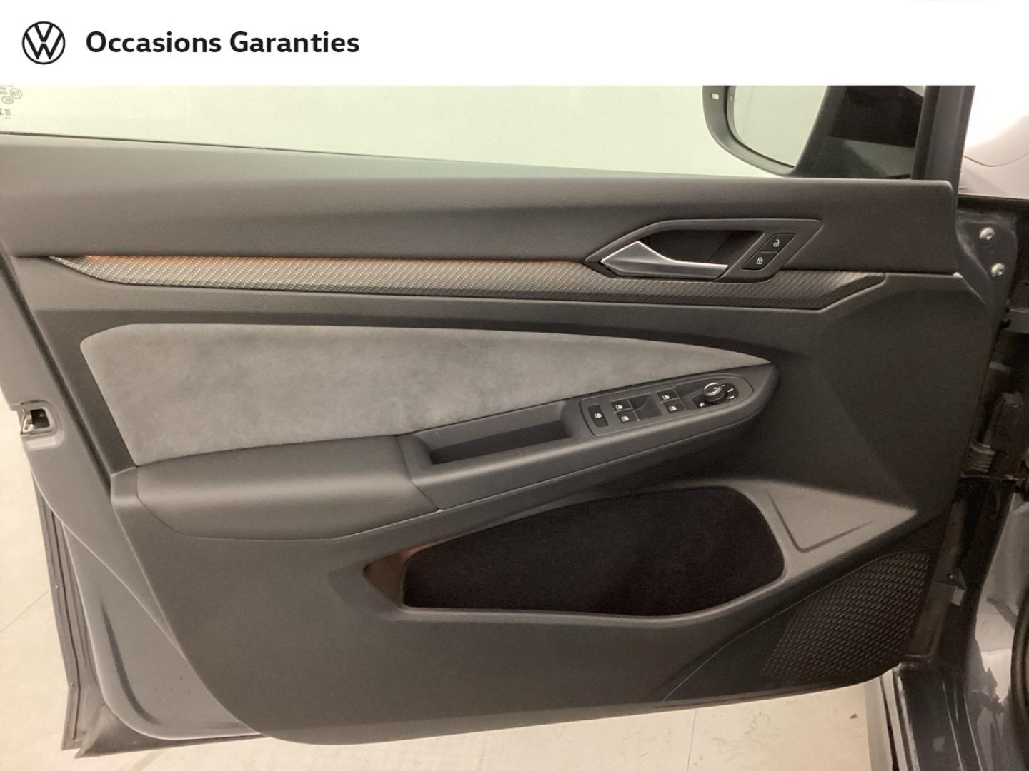 Voitures occasions VOLKSWAGEN GOLF R-Line Mougins