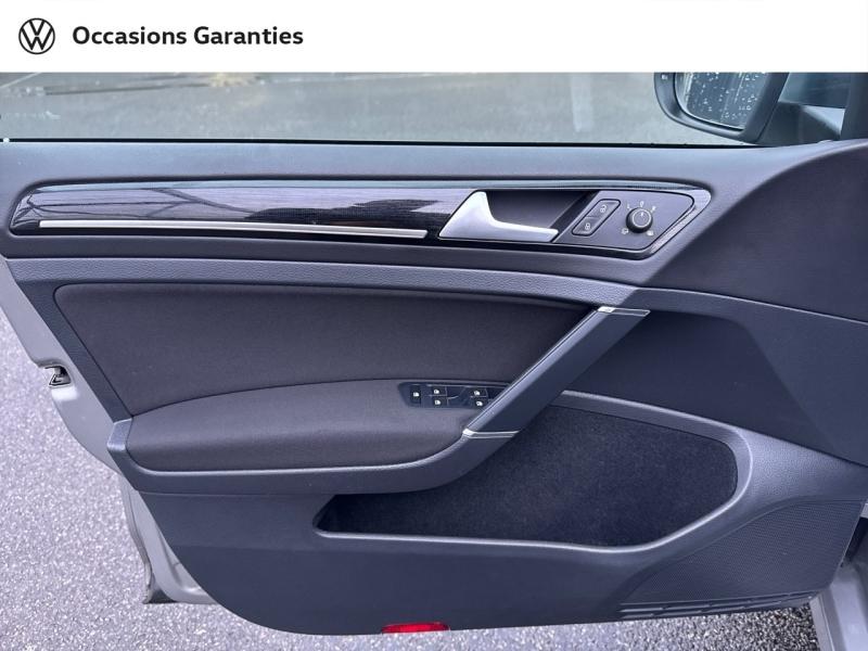 Voitures occasions VOLKSWAGEN GOLF Carat Mozac