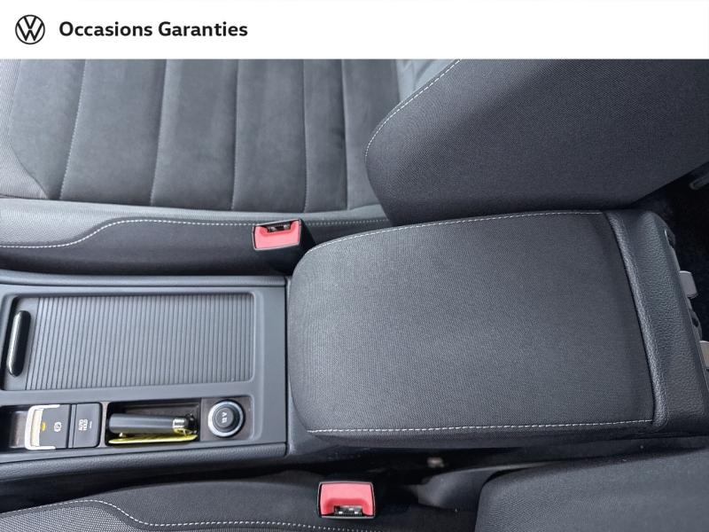 Voitures occasions VOLKSWAGEN GOLF Carat Mozac