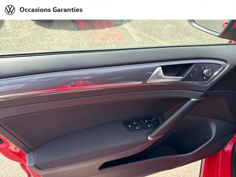 Voitures occasions VOLKSWAGEN GOLF Carat Mozac