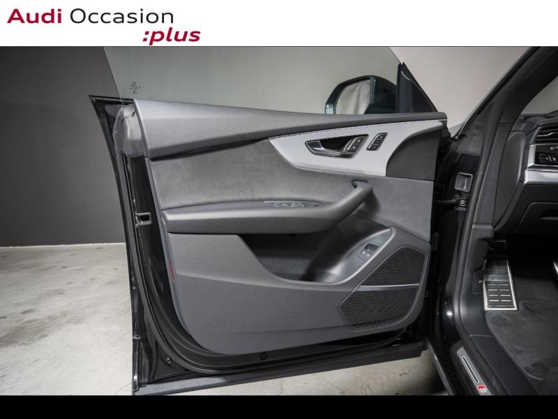 Voitures occasions Audi Q8 S line Paris