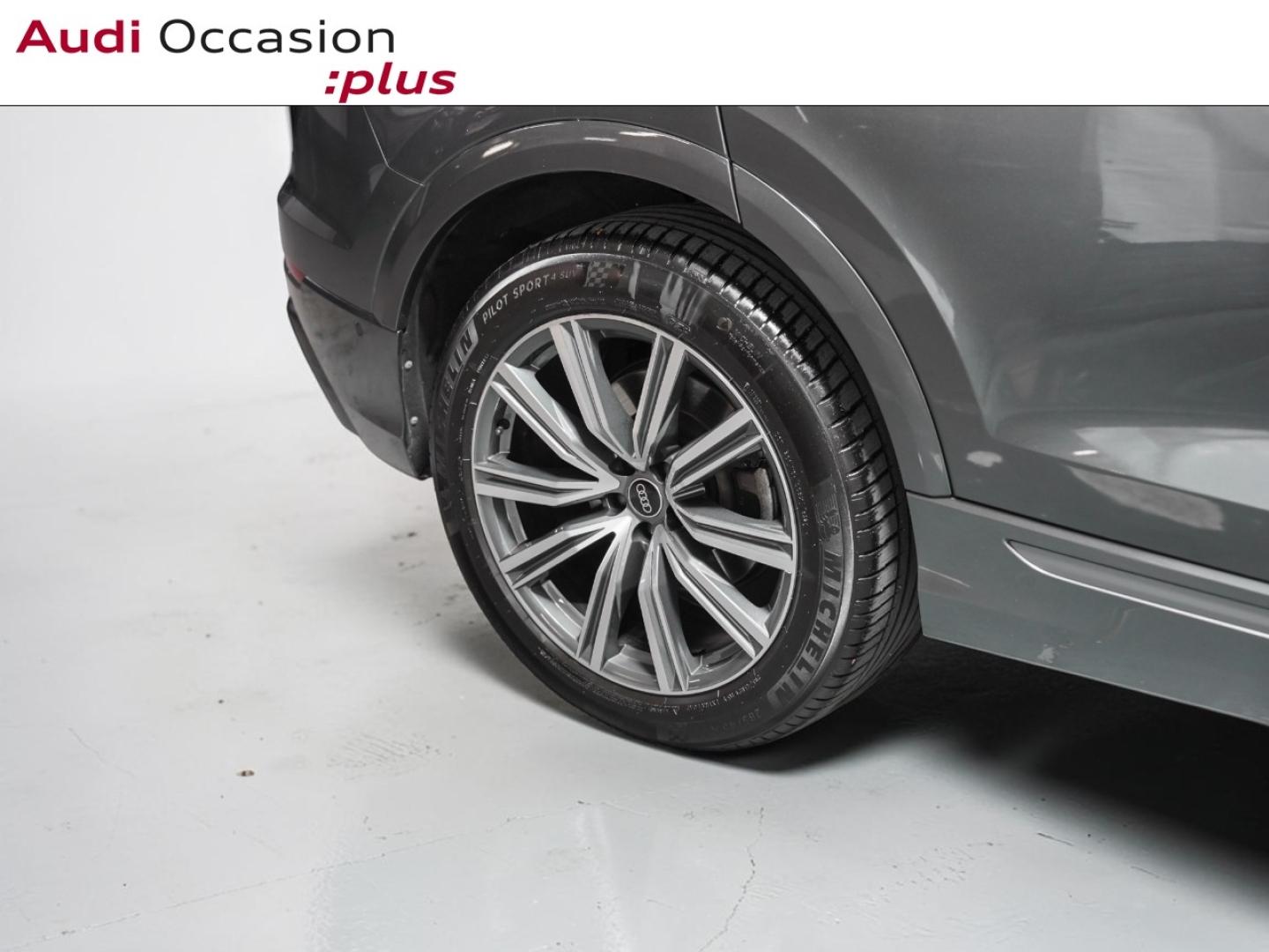 Voitures occasions Audi Q8 S line Paris