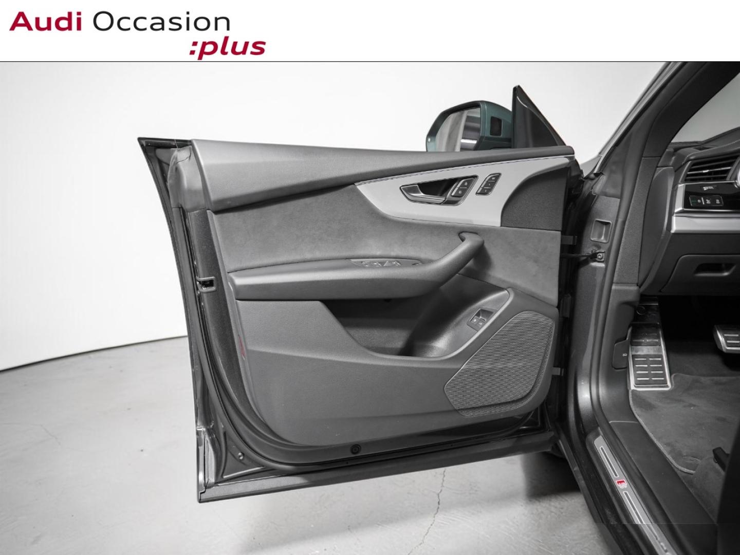 Voitures occasions Audi Q8 S line Paris
