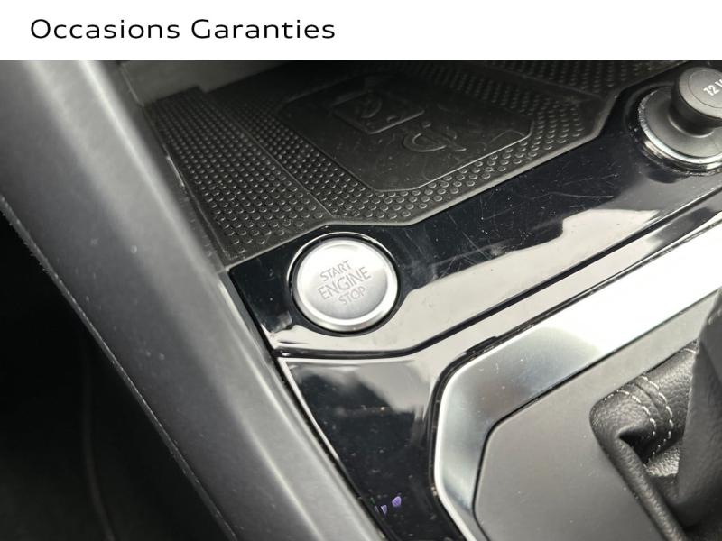 Voitures occasions VOLKSWAGEN T-Roc Cabriolet R-Line Saint-Thibault-des-Vignes