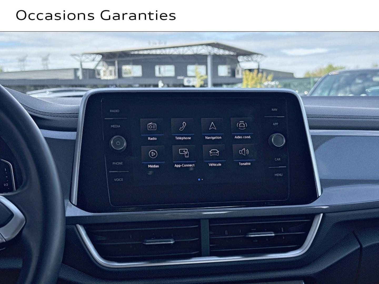 Voitures occasions VOLKSWAGEN T-ROC Life Saint-Thibault-des-Vignes