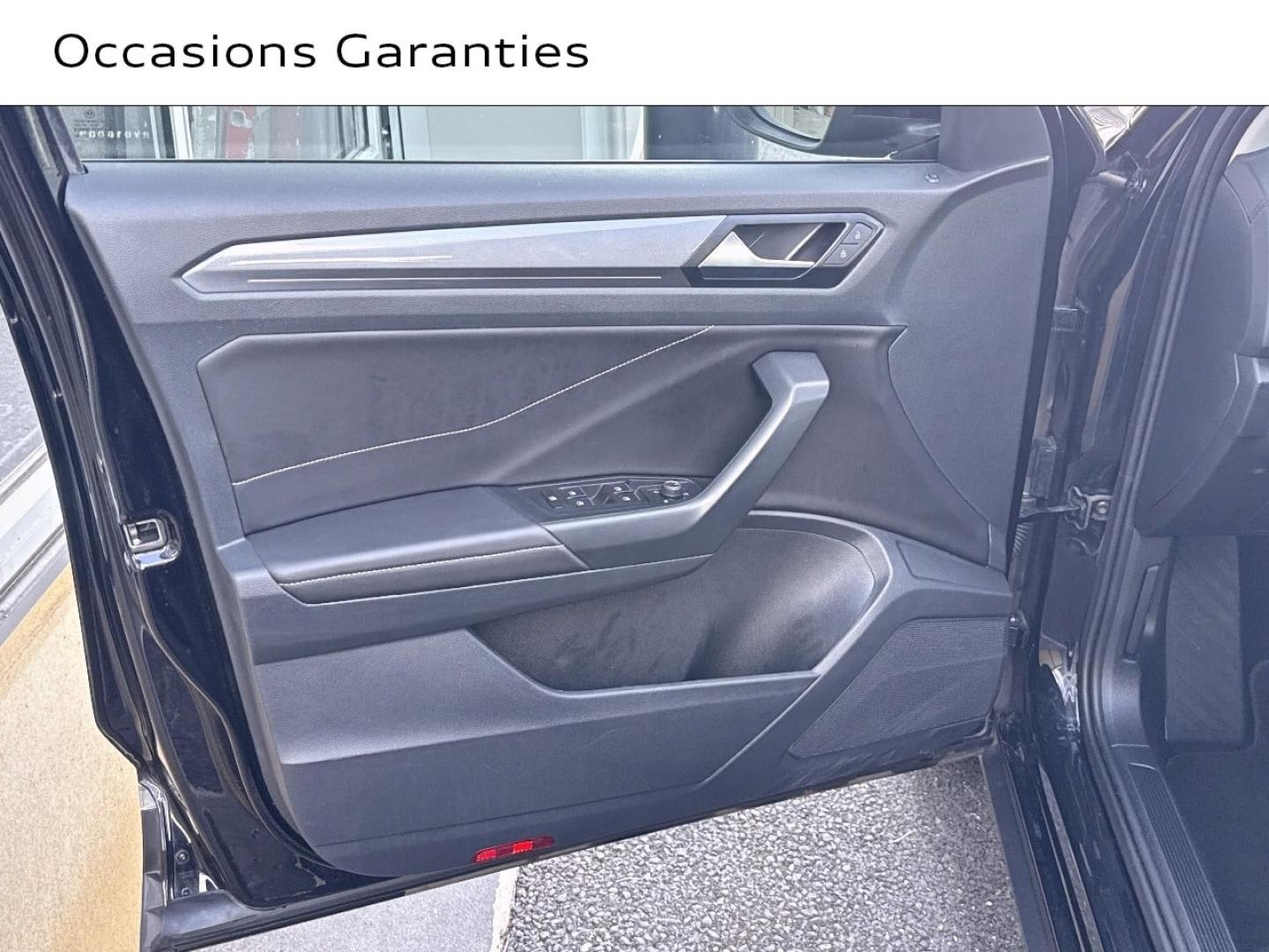 Voitures occasions VOLKSWAGEN T-ROC Life Saint-Thibault-des-Vignes