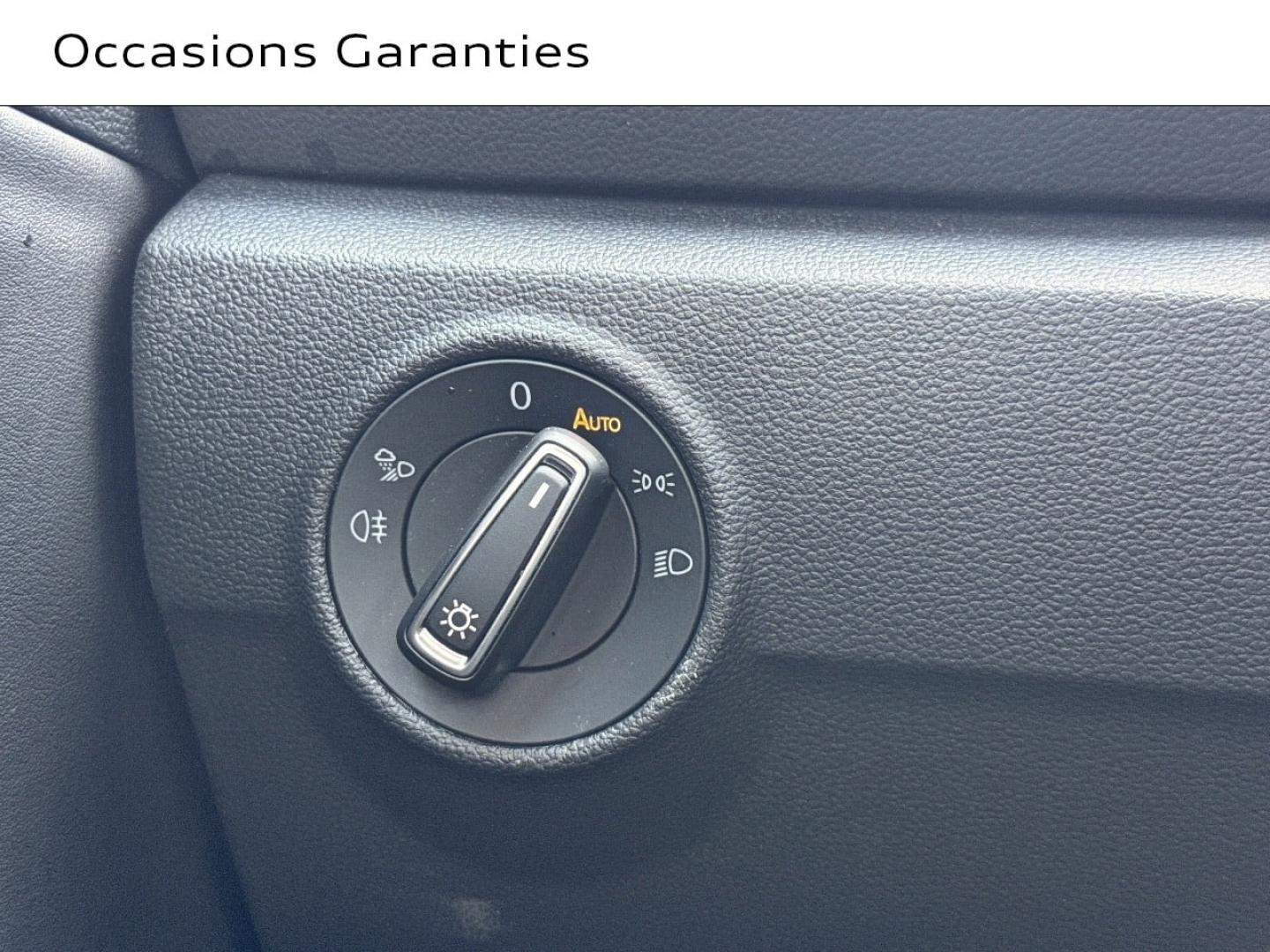 Voitures occasions VOLKSWAGEN T-ROC Life Saint-Thibault-des-Vignes