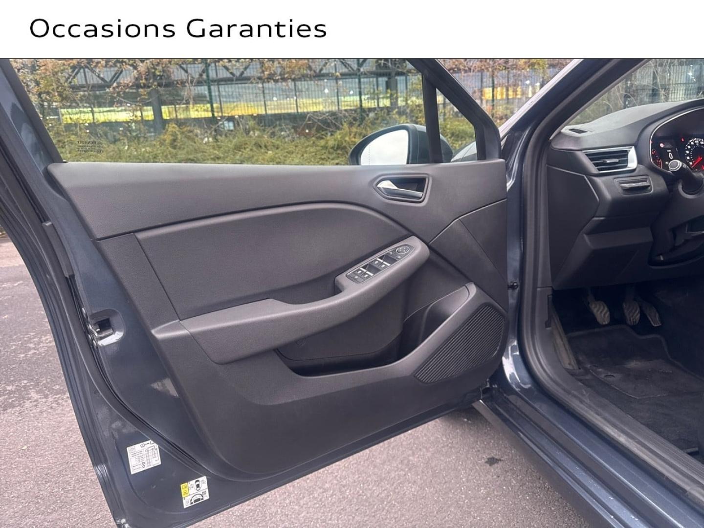 Voitures occasions RENAULT CLIO Zen Saint-Thibault-des-Vignes