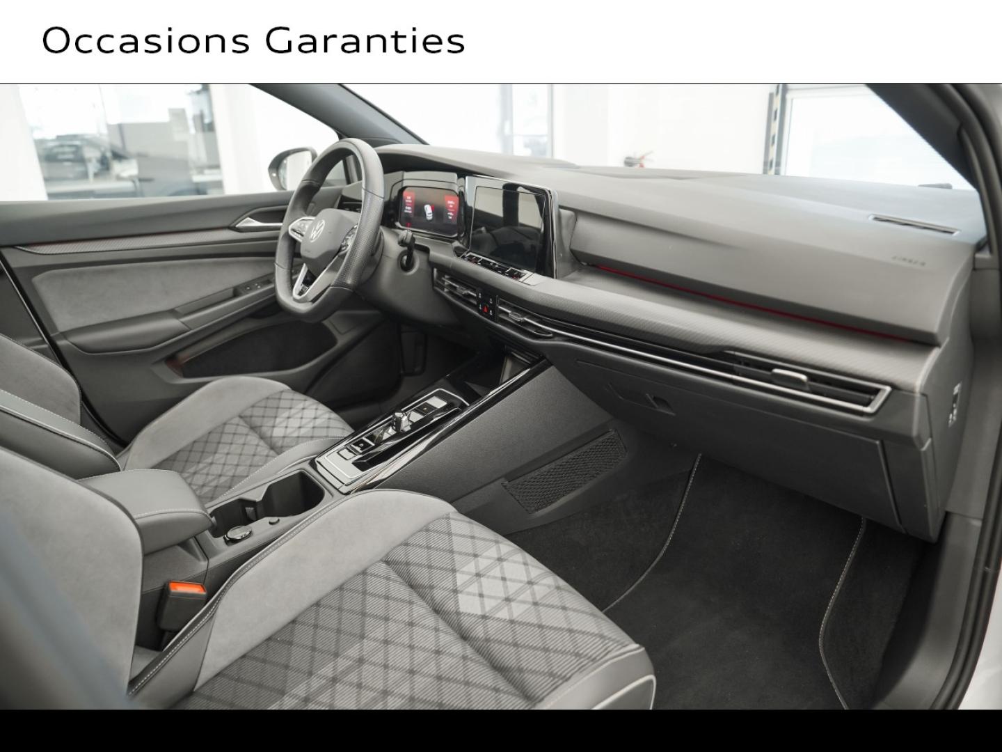Voitures occasions VOLKSWAGEN GOLF R-Line Montigny-le-Bretonneux