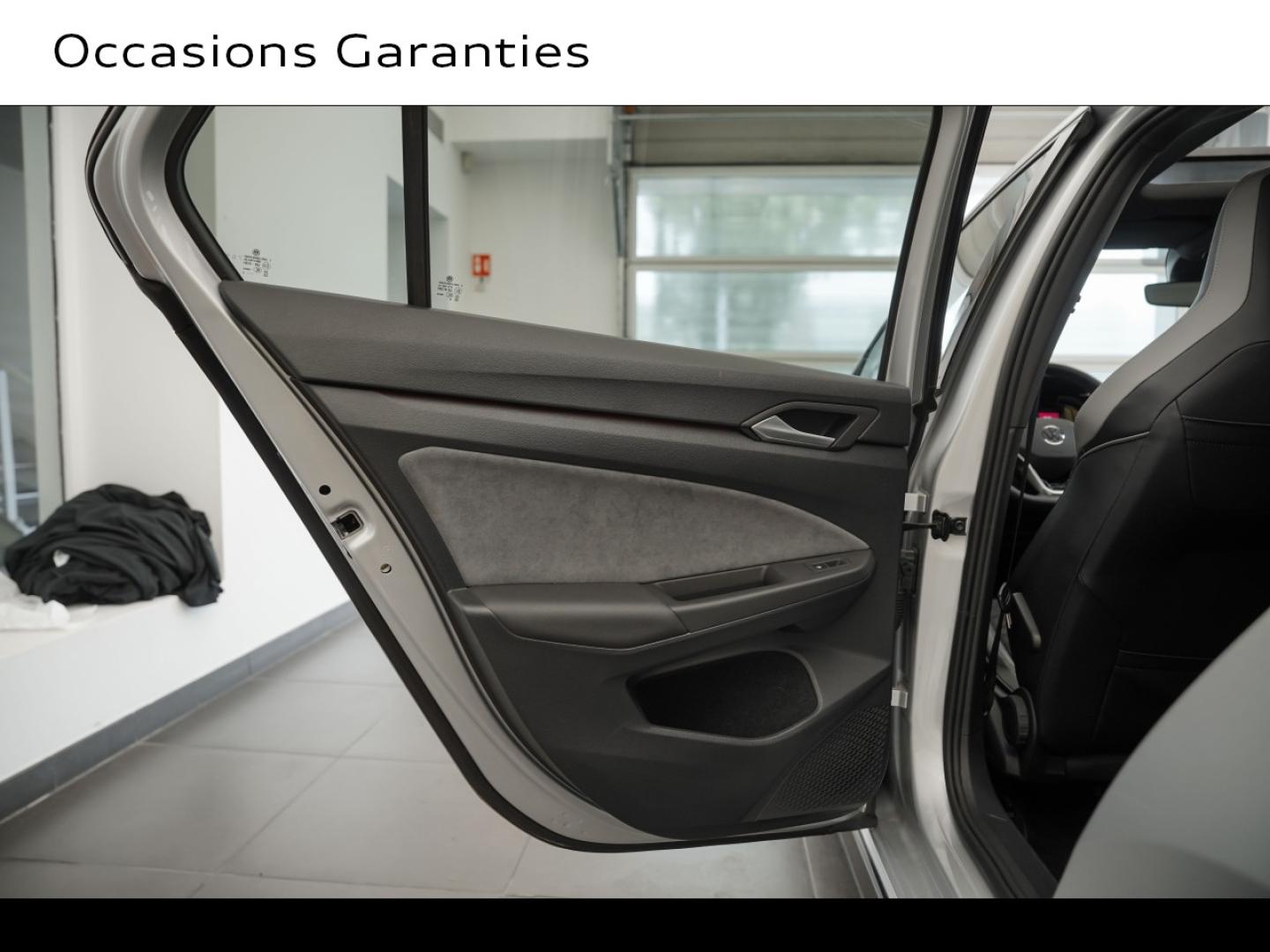 Voitures occasions VOLKSWAGEN GOLF R-Line Montigny-le-Bretonneux