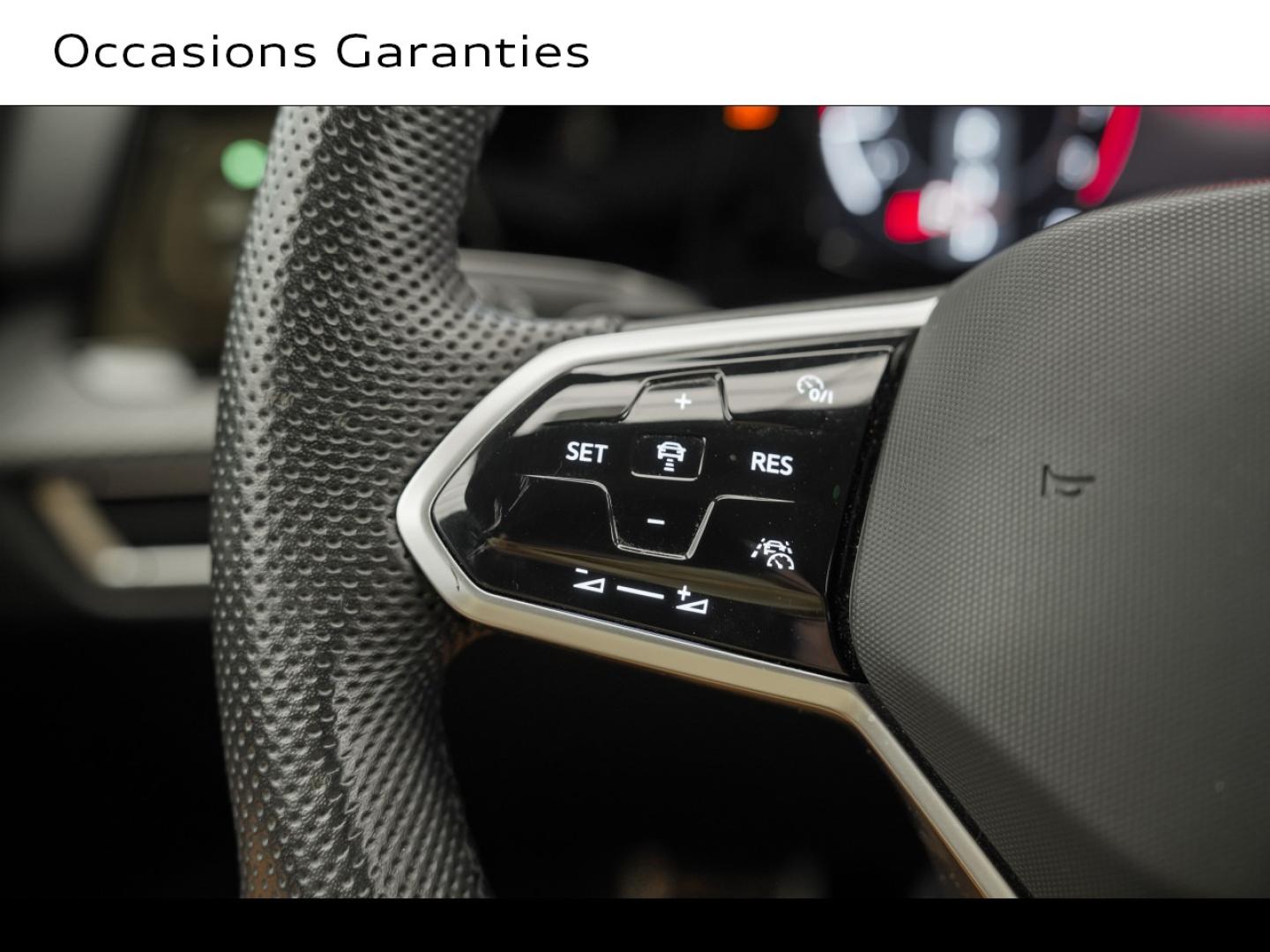 Voitures occasions VOLKSWAGEN GOLF R-Line Montigny-le-Bretonneux