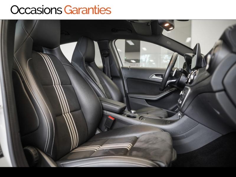 Voitures occasions MERCEDES-BENZ GLA WhiteArt Edition Vélizy-Villacoublay