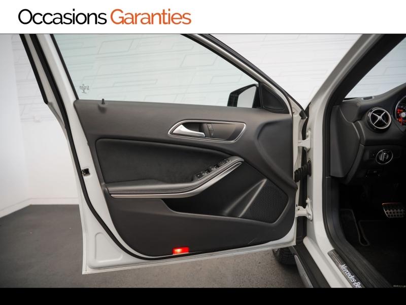 Voitures occasions MERCEDES-BENZ GLA WhiteArt Edition Vélizy-Villacoublay