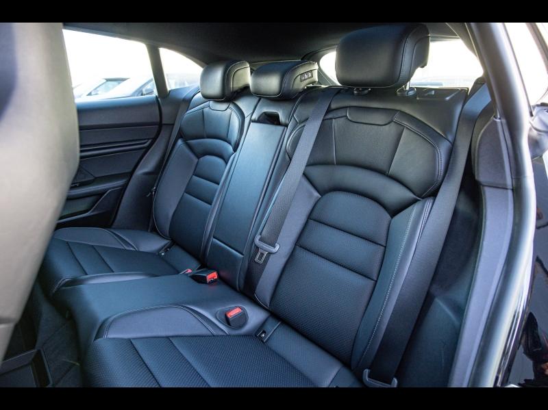 Voitures occasions PORSCHE Taycan Base Mougins