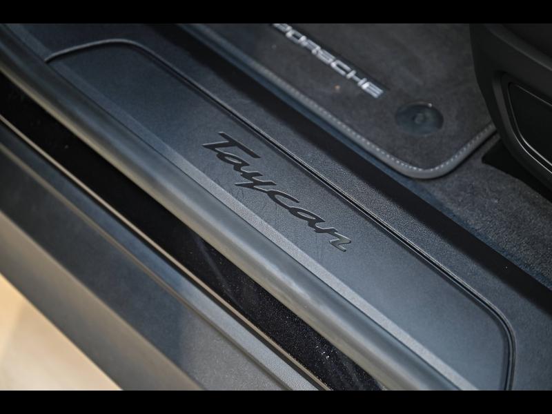 Voitures occasions PORSCHE Taycan Base Mougins