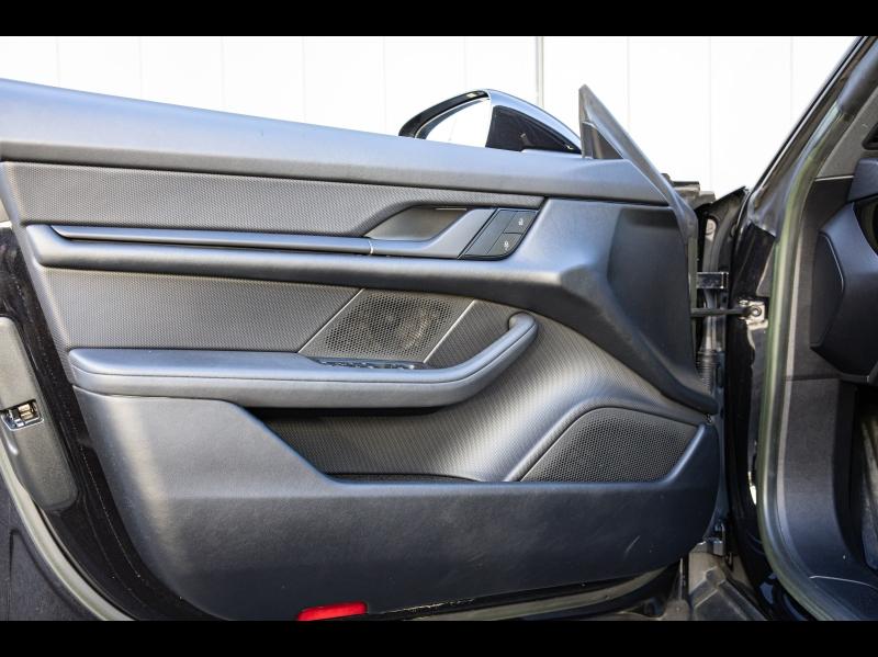 Voitures occasions PORSCHE Taycan Base Mougins