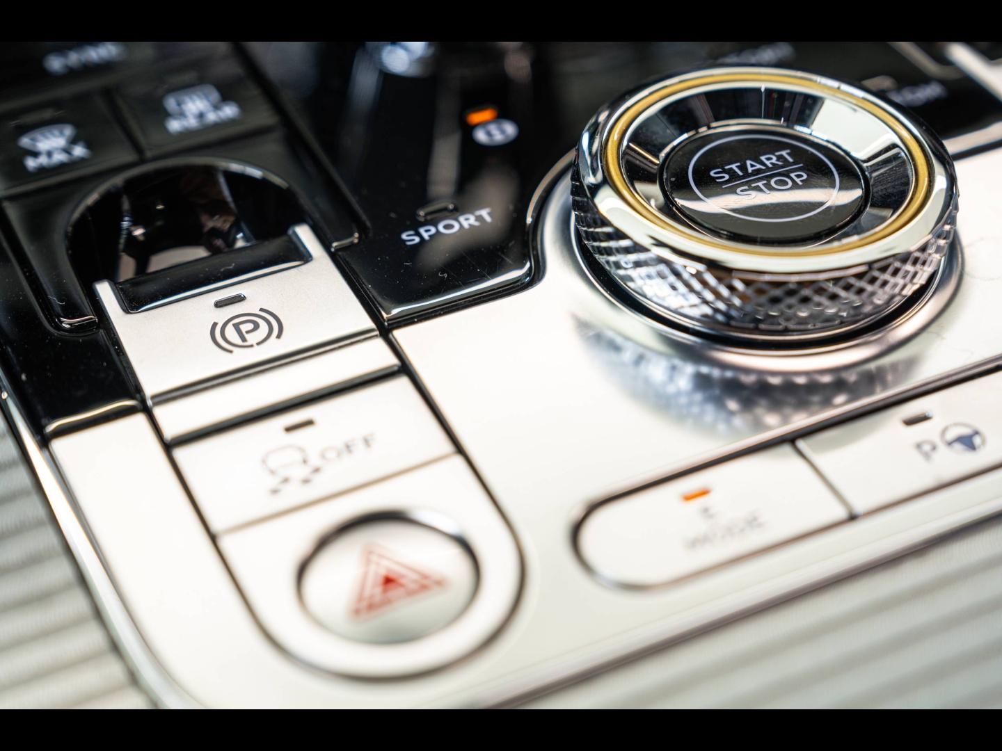 Voitures occasions BENTLEY Flying Spur Base Mougins