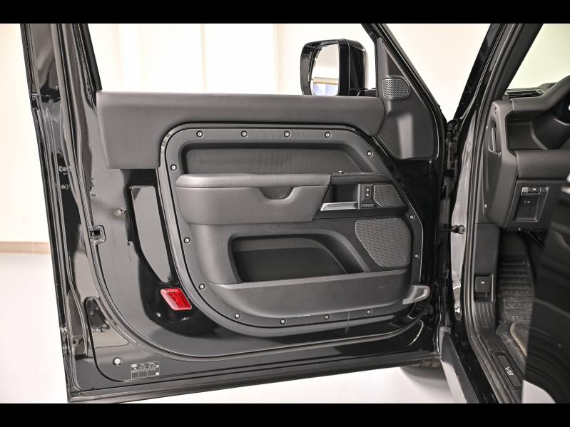 Voitures occasions LAND-ROVER Defender X-Dynamic V8 Mougins