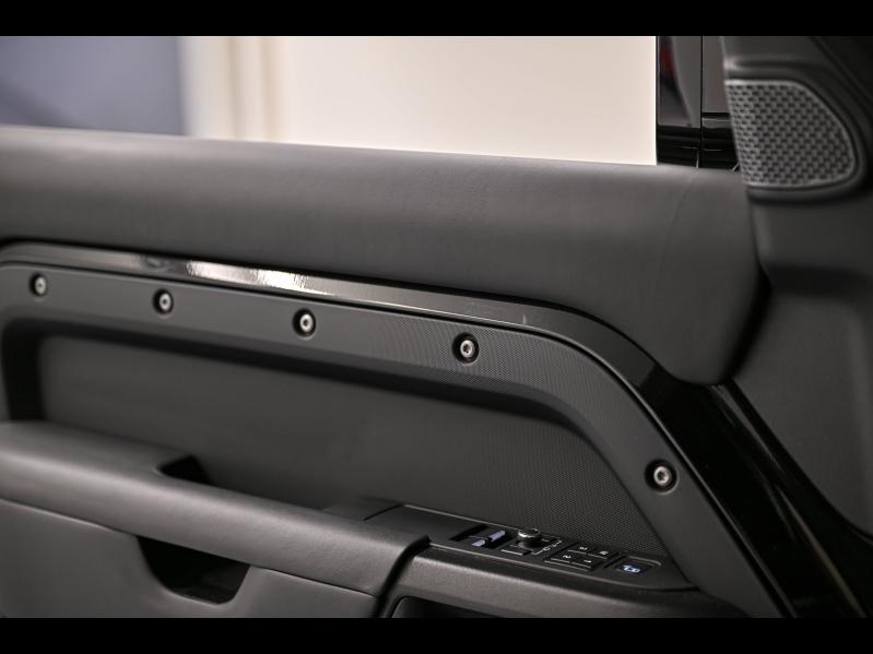 Voitures occasions LAND-ROVER Defender X-Dynamic V8 Mougins