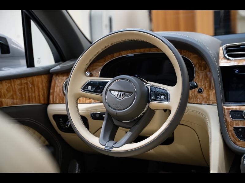 Voitures occasions BENTLEY Bentayga Base Paris