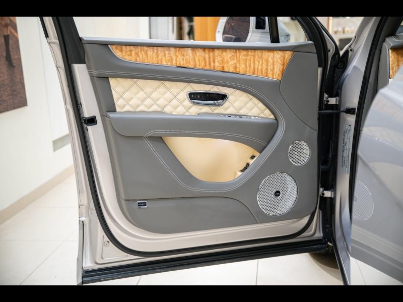 Voitures occasions BENTLEY Bentayga Base Paris