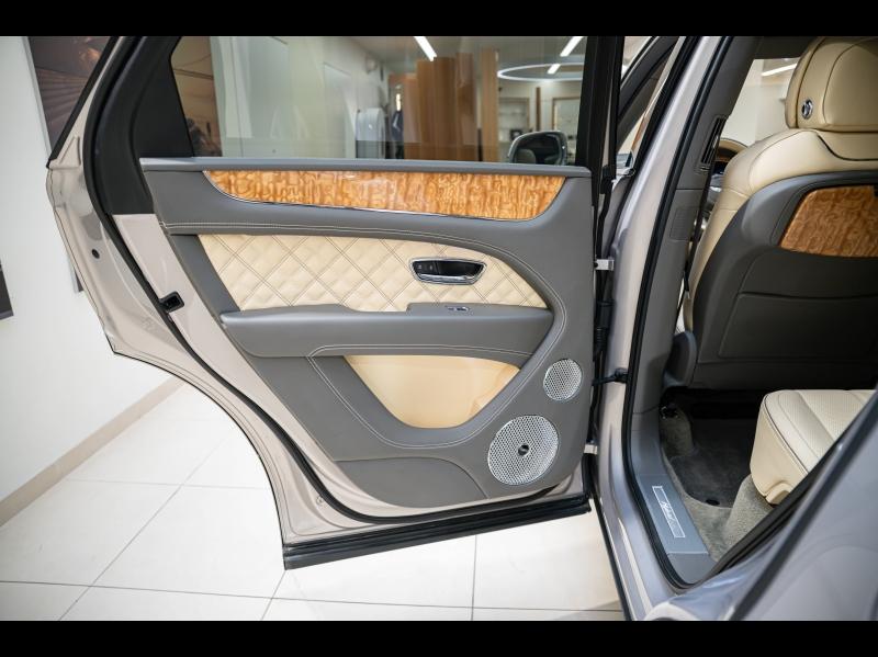 Voitures occasions BENTLEY Bentayga Base Paris