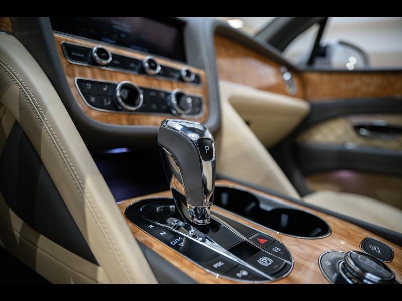 Voitures occasions BENTLEY Bentayga Base Paris