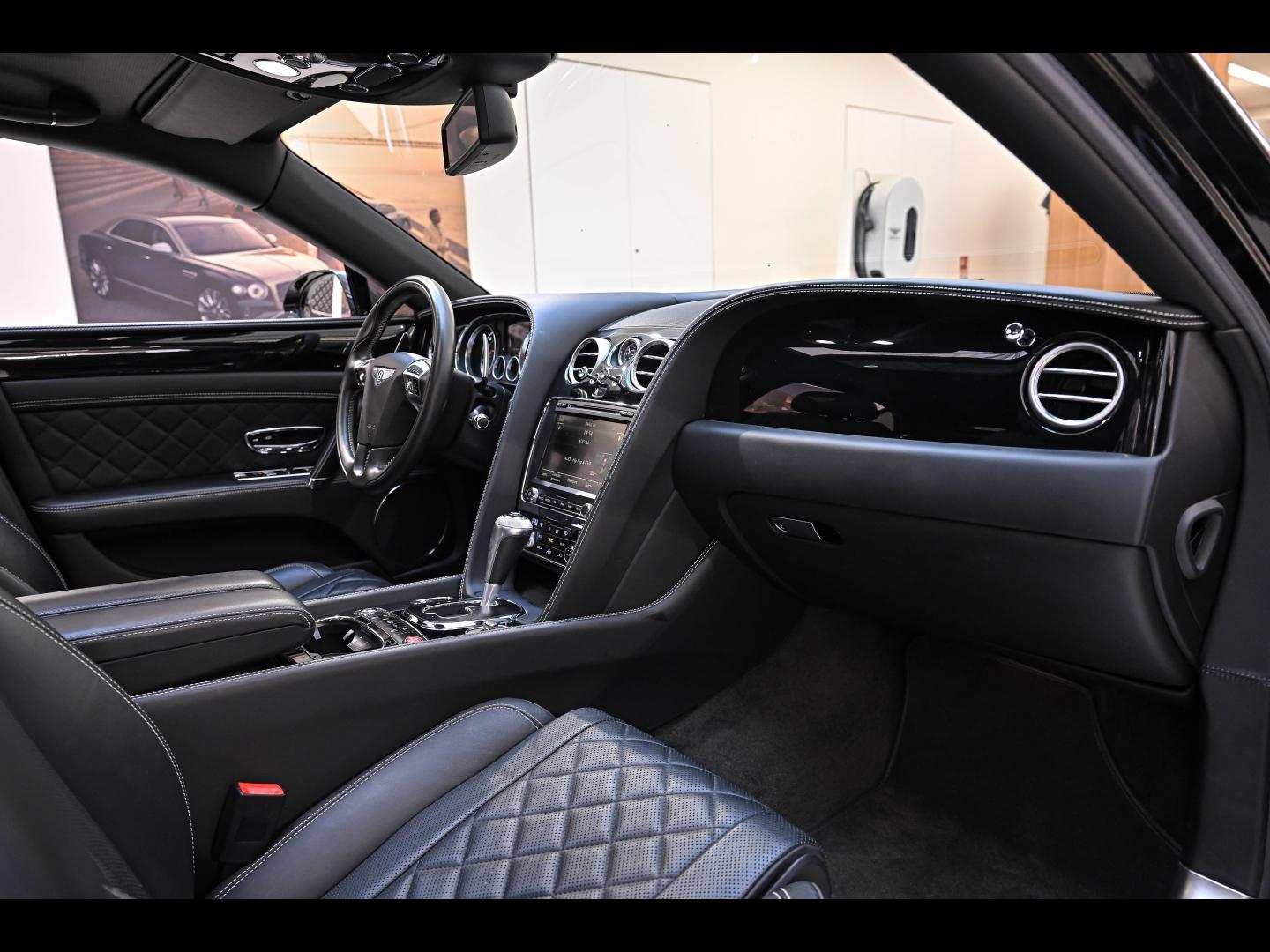 Voitures occasions BENTLEY Flying Spur Base Paris