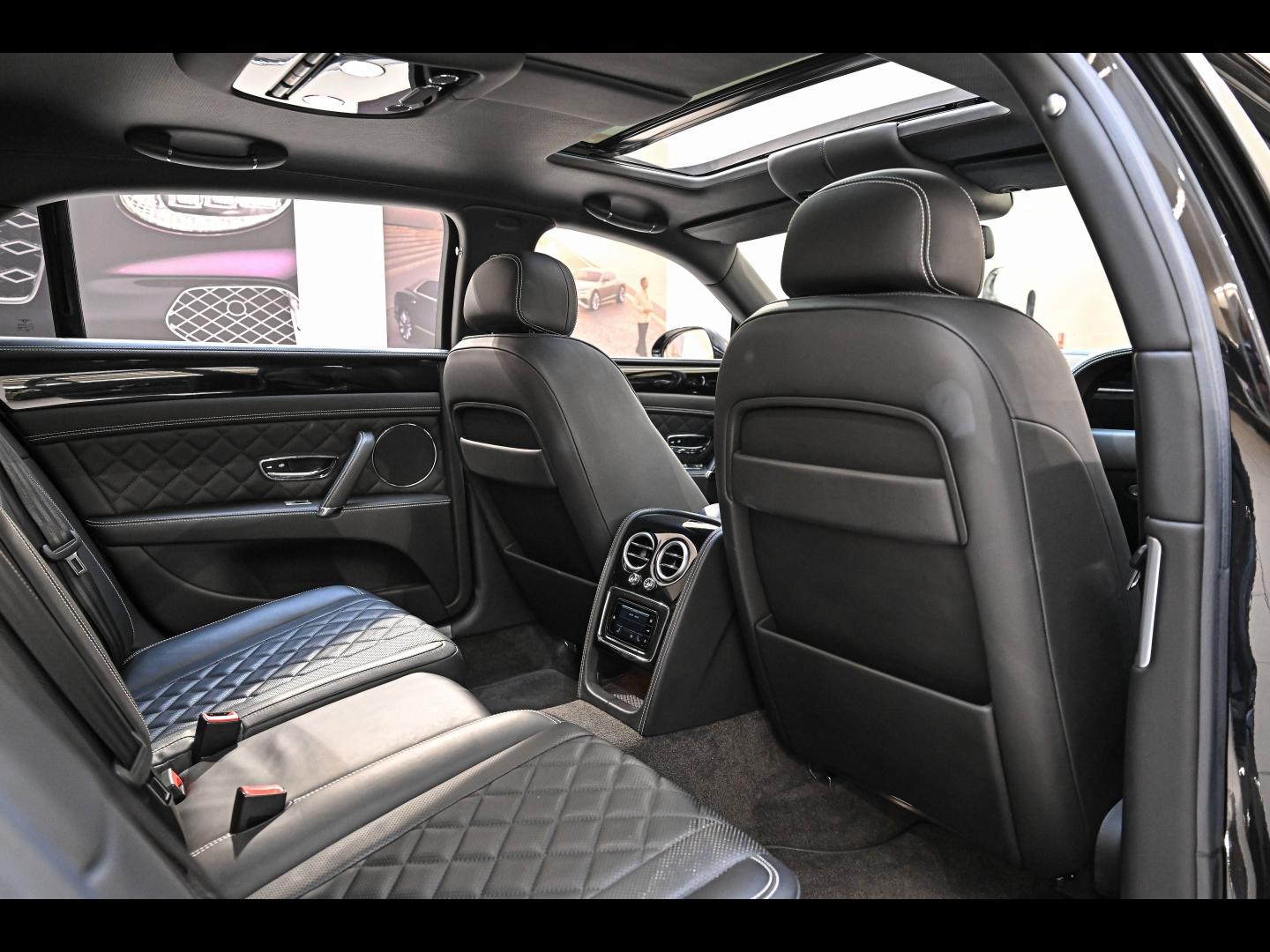 Voitures occasions BENTLEY Flying Spur Base Paris