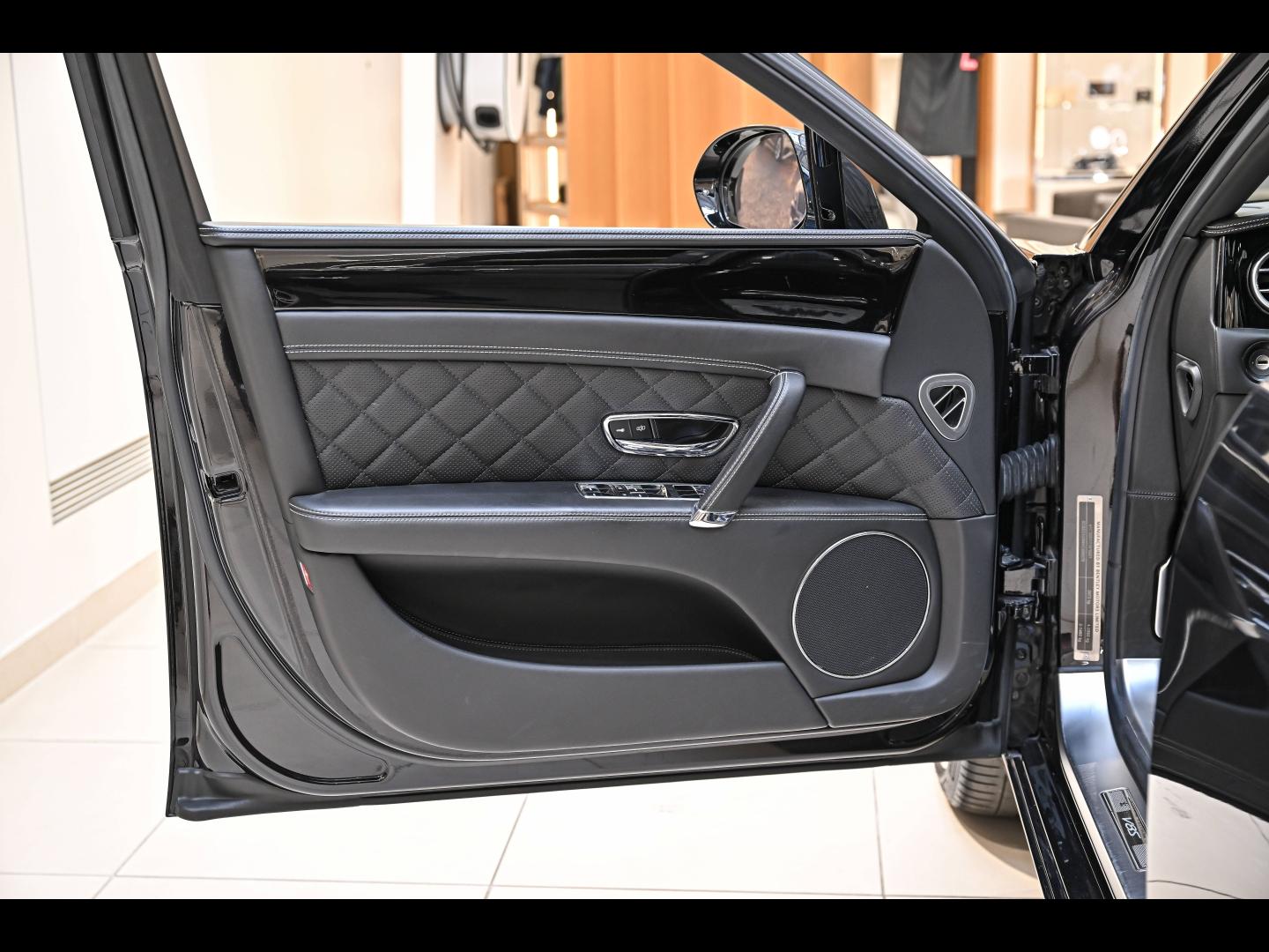 Voitures occasions BENTLEY Flying Spur Base Paris