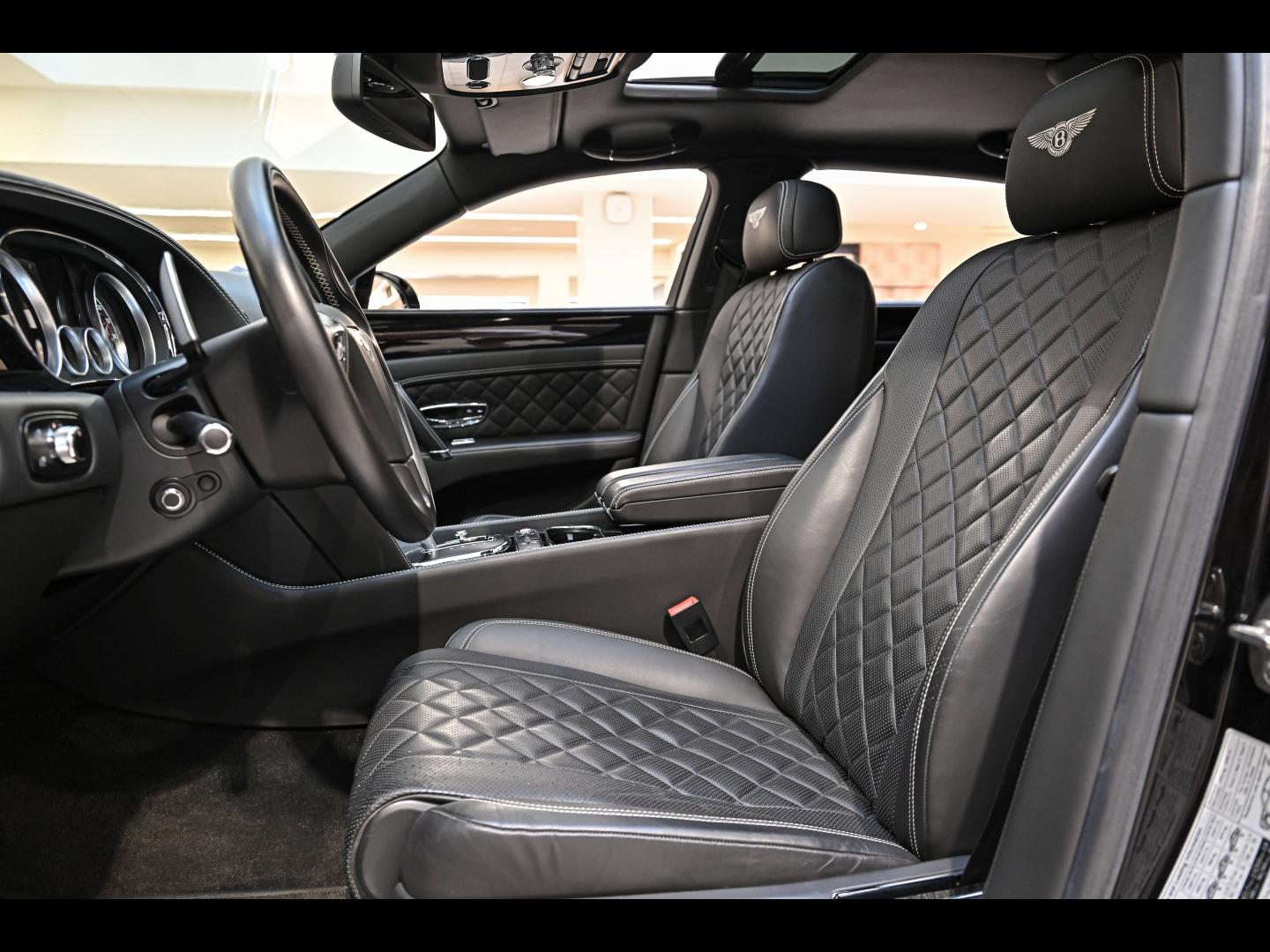 Voitures occasions BENTLEY Flying Spur Base Paris