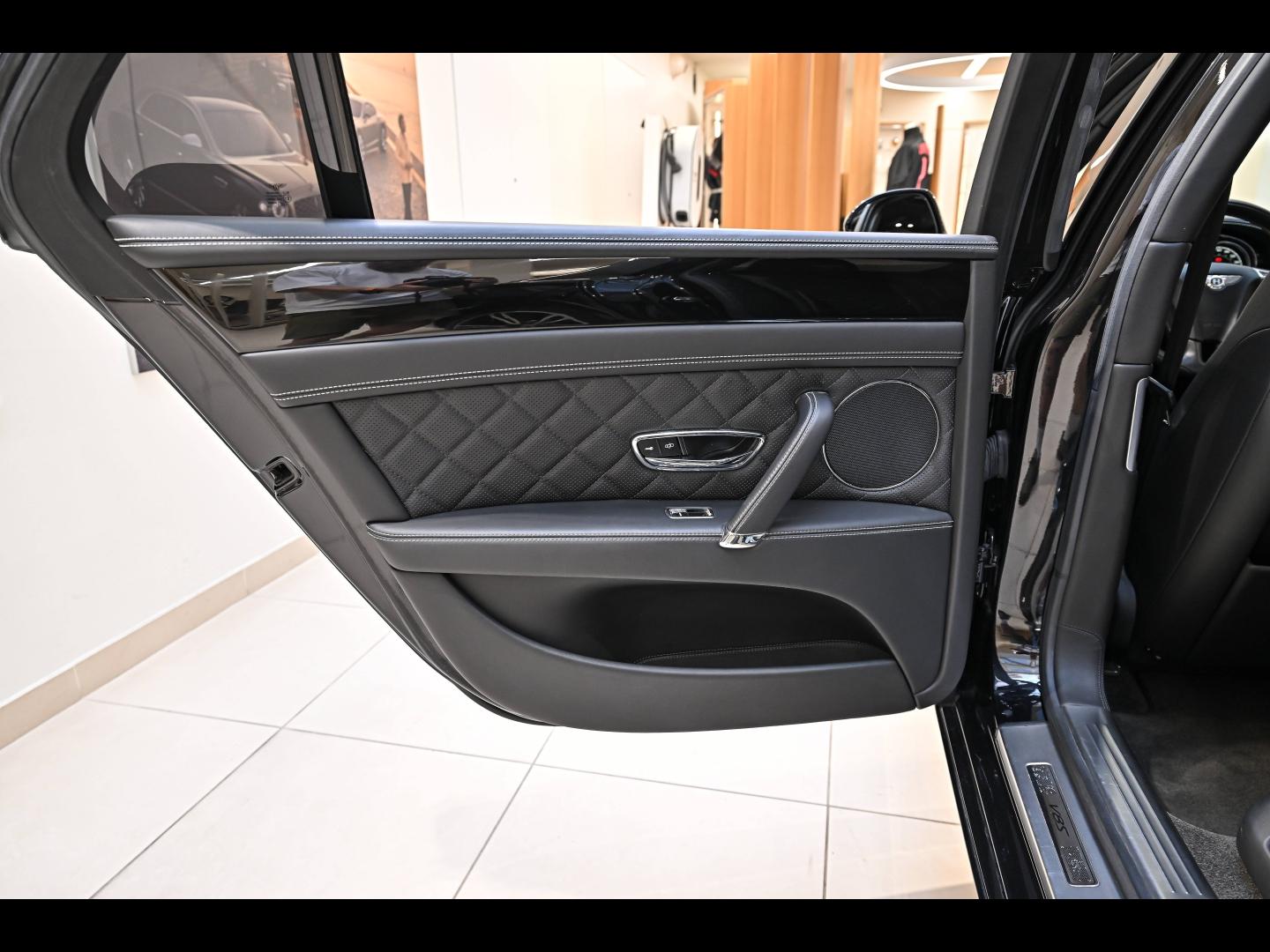 Voitures occasions BENTLEY Flying Spur Base Paris