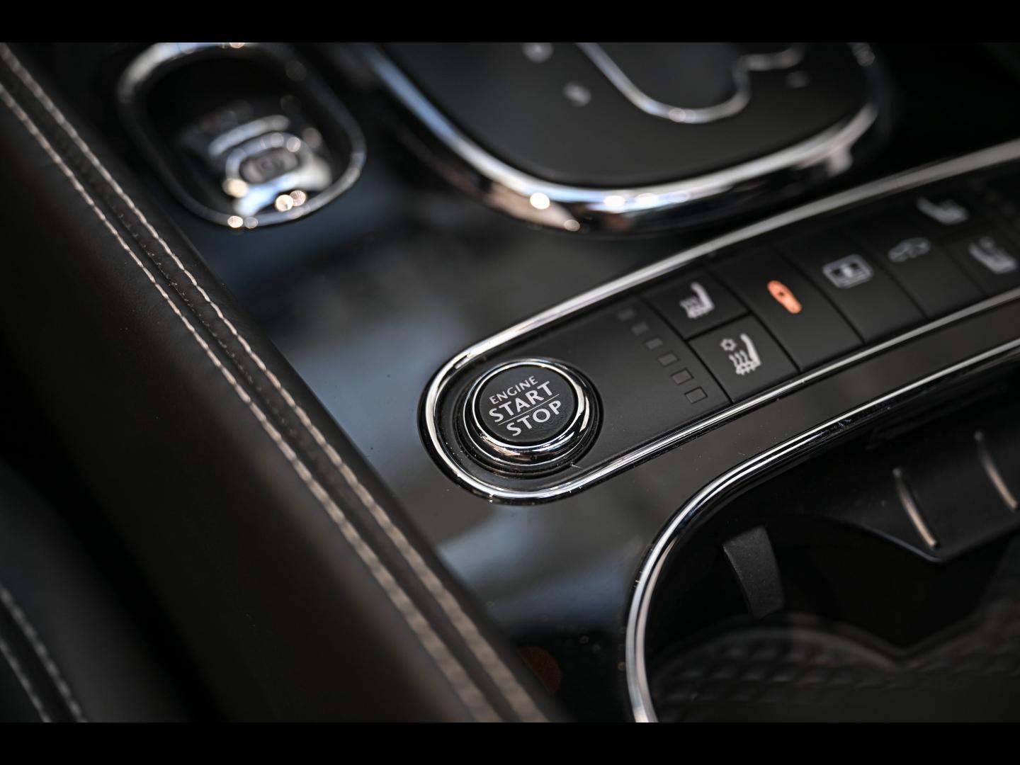 Voitures occasions BENTLEY Flying Spur Base Paris
