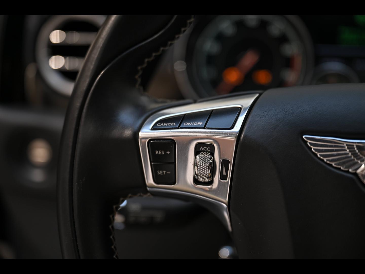 Voitures occasions BENTLEY Flying Spur Base Paris