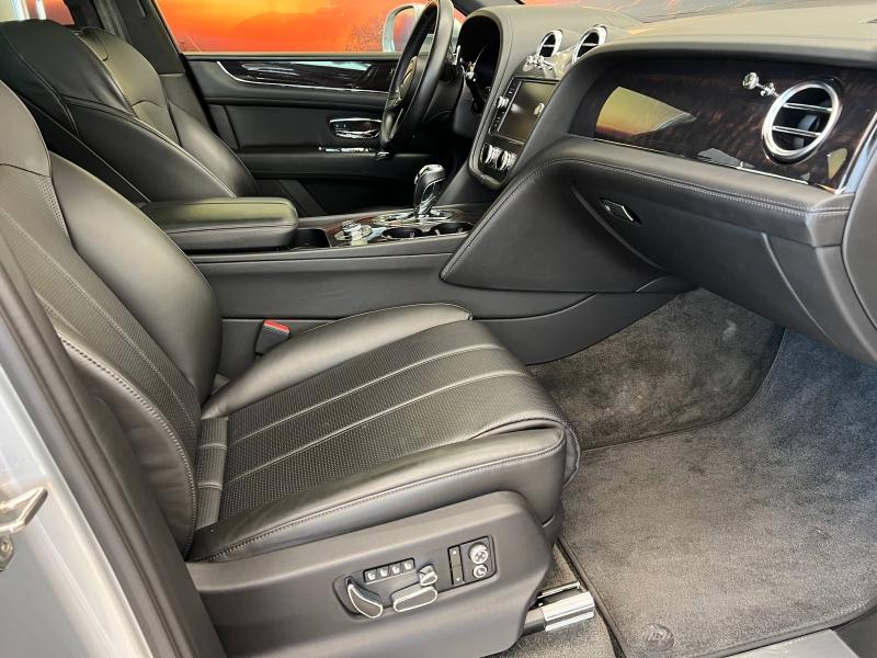 Voitures occasions BENTLEY Bentayga Base Paris