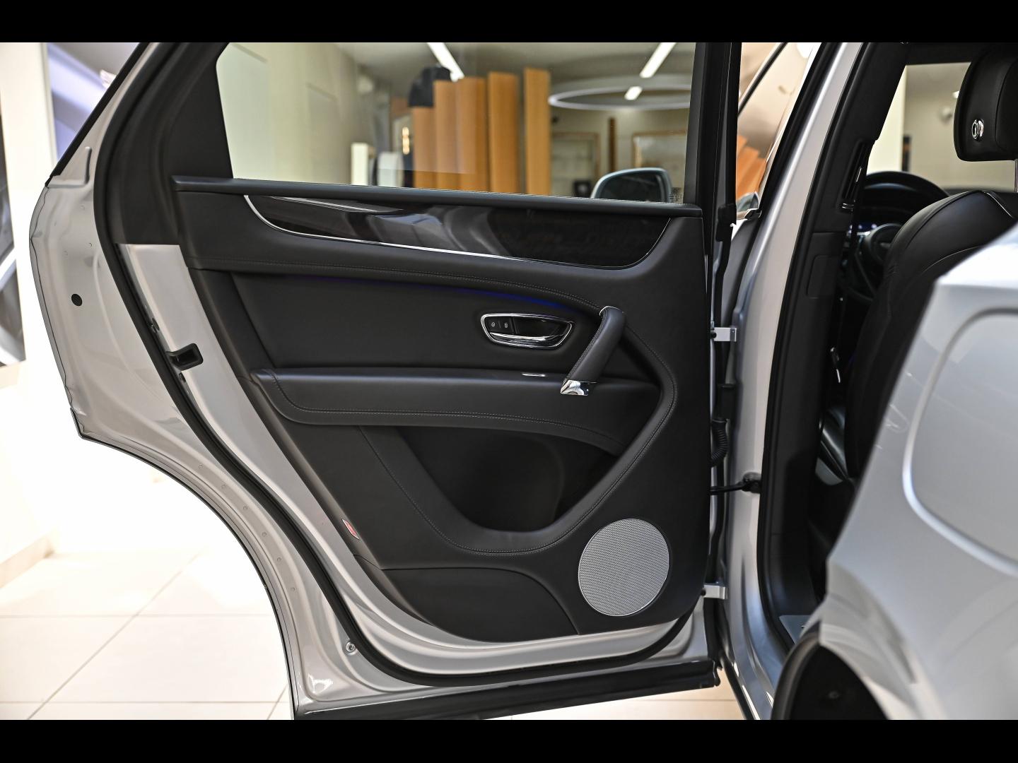Voitures occasions BENTLEY Bentayga Base Paris