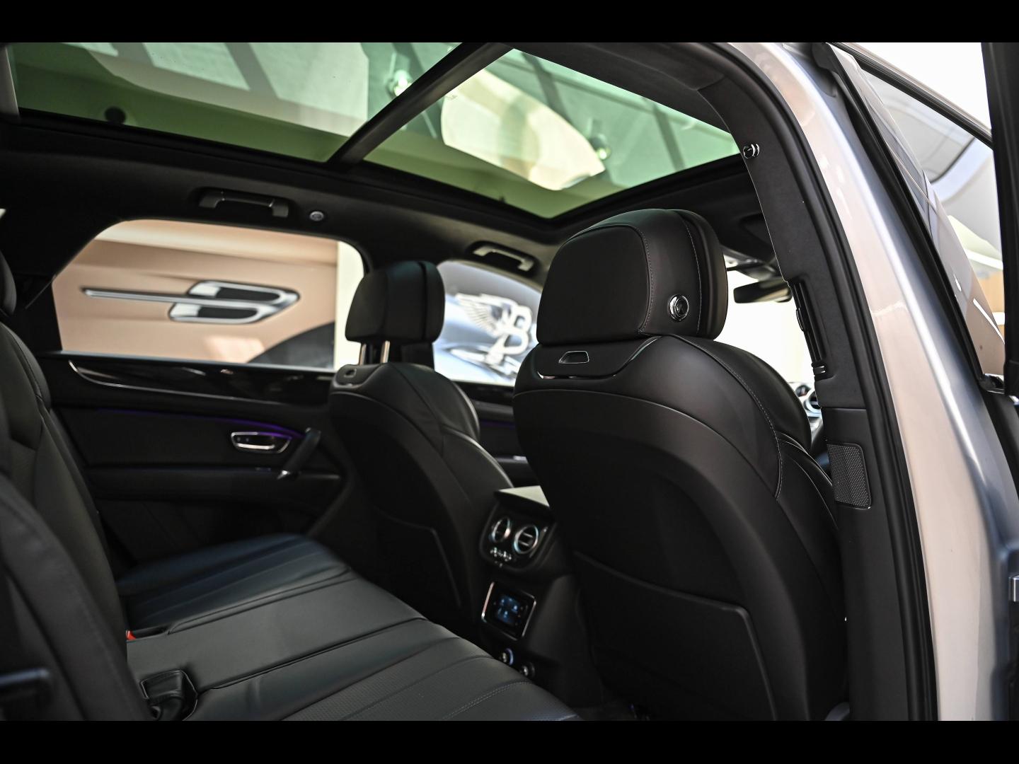 Voitures occasions BENTLEY Bentayga Base Paris