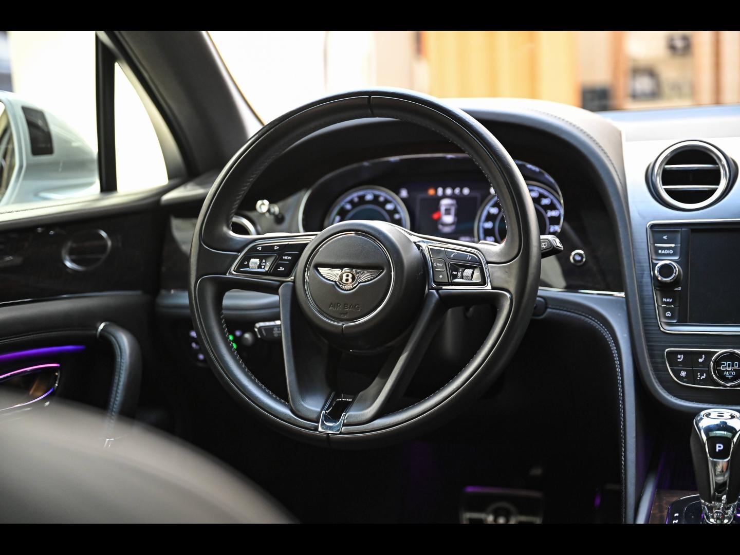 Voitures occasions BENTLEY Bentayga Base Paris