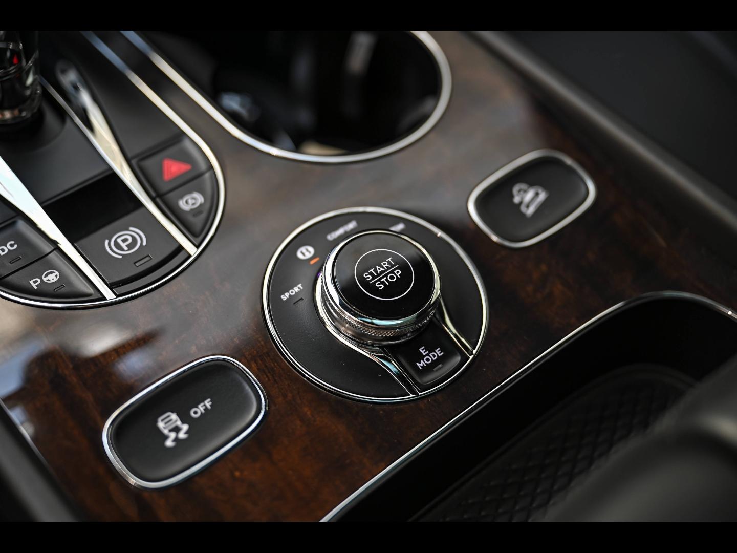 Voitures occasions BENTLEY Bentayga Base Paris