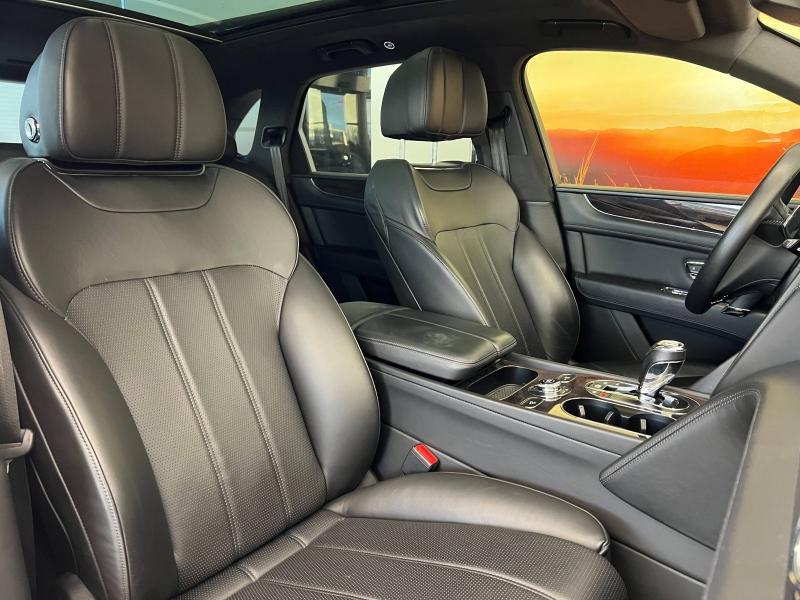 Voitures occasions BENTLEY Bentayga Base Paris