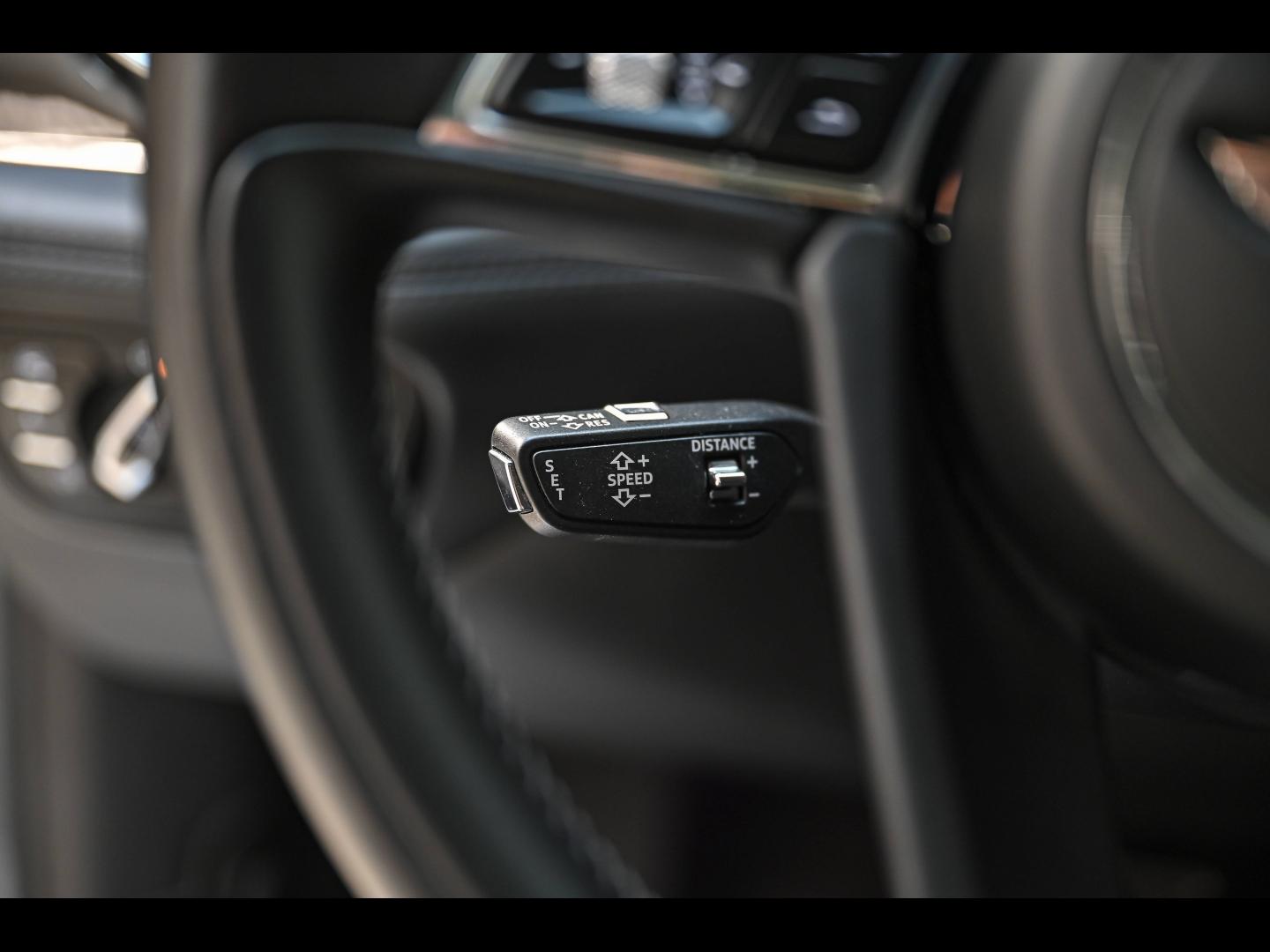 Voitures occasions BENTLEY Bentayga Base Paris