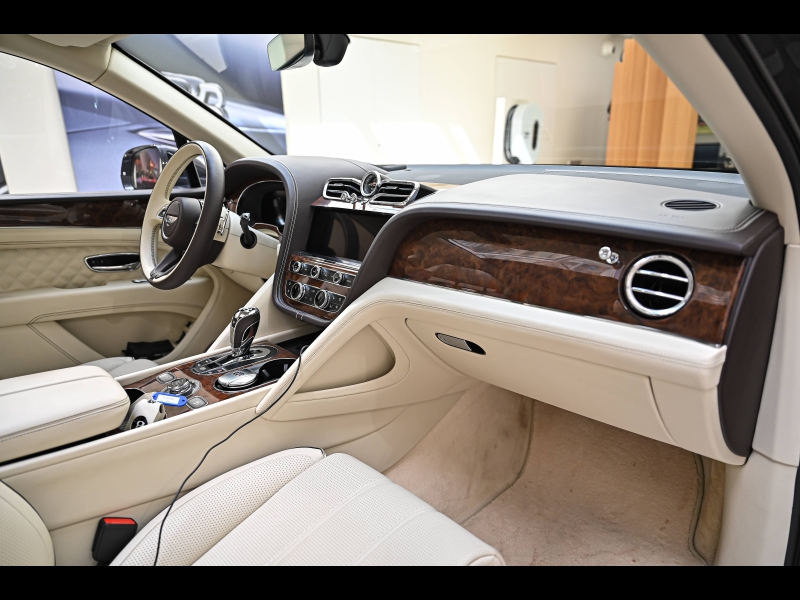 Voitures occasions BENTLEY Bentayga Base Paris