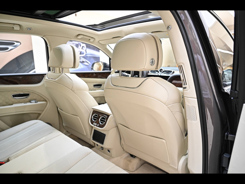 Voitures occasions BENTLEY Bentayga Base Paris