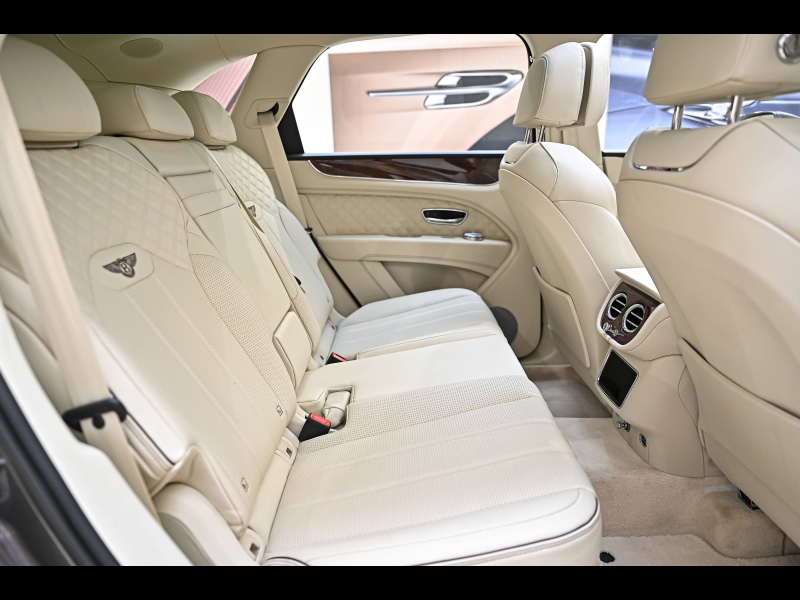 Voitures occasions BENTLEY Bentayga Base Paris