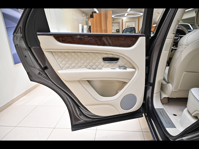 Voitures occasions BENTLEY Bentayga Base Paris