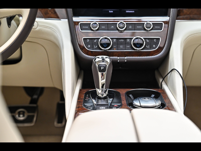 Voitures occasions BENTLEY Bentayga Base Paris