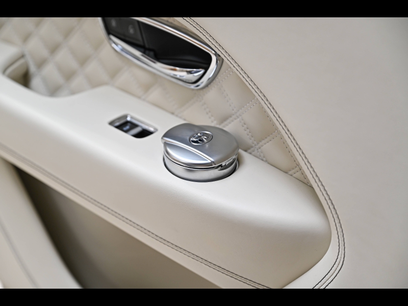 Voitures occasions BENTLEY Bentayga Base Paris